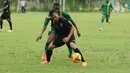 Sriwijaya FC melakukan laga uji coba melawan Mali FC di Lapangan Soetasoma Halim Perdanakusuma, Jakarta (8/1/2015). (Liputan6.com/Helmi Fithriansyah)