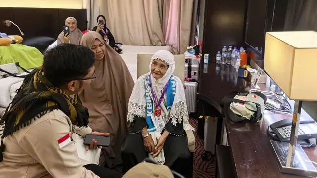 Nenek Jumaria jemaah haji Kloter UPG 14