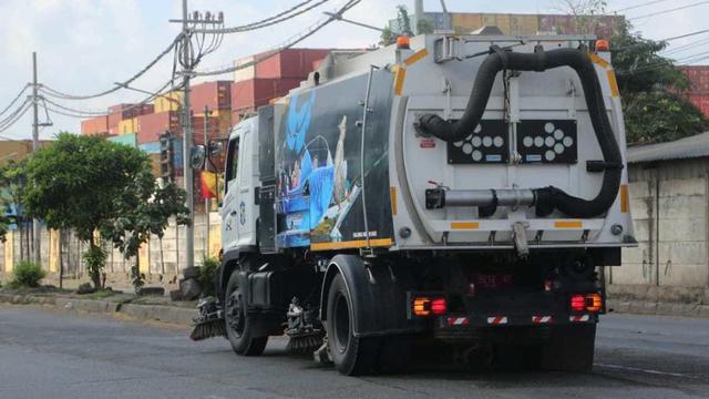 Truk Penyapu Jalan Canggih di Surabaya (sumber: Web Humas Surabaya)