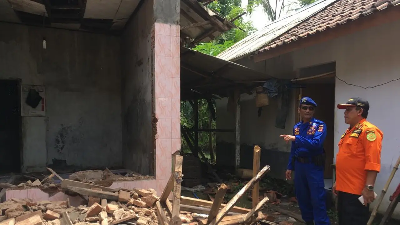 Kondisi di Garut pasca gempa yang berpusat di Tasikmalaya
