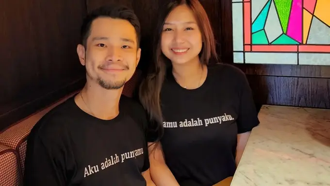 Momen Kompak Sisca Kohl dan Jess No Limit Pakai Baju Couple
