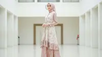7 Model Gamis Batik Modern dengan Ruffle Minimalis di Bagian Hem, Elegan dan Trendi