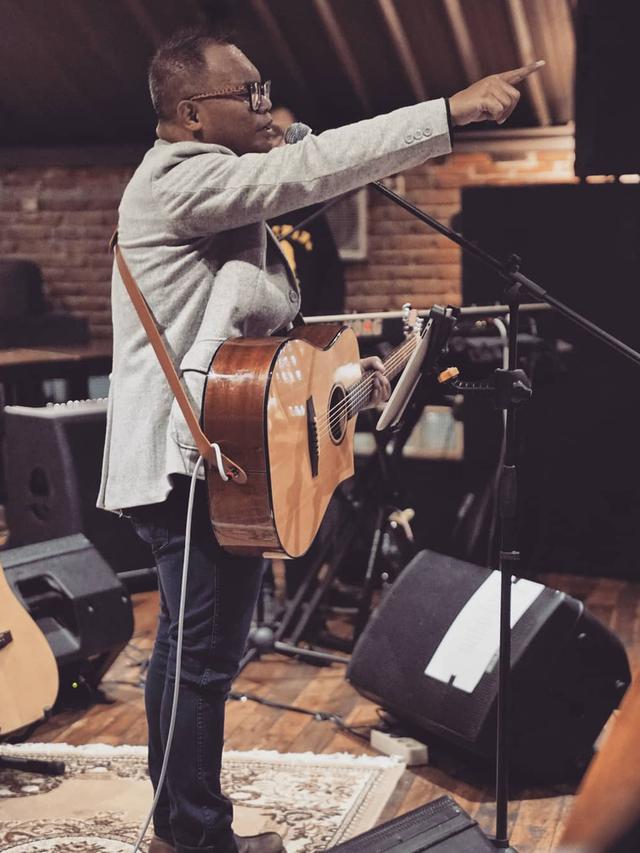 Potret Badai Eks Kerispatih Saat di Atas Panggung, Siap Gelar Konser Tunggal