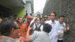 Dekati Kaum Buruh, Jokowi Jenguk Buruh yang Sakit