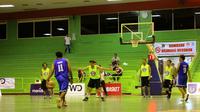 SCTV Emtek (kuning) akan bertemu Kompas TV pada final Invitasi Bola Basket Antar Media Nasional (IBBAMNAS) 2016. (Istimewa)