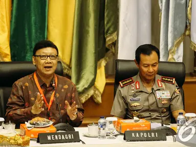 Mendagri Tjahja Kumolo dan Kapolri Jenderal (Pol) Sutarman saat Rakornas Kabinet Kerja, Jakarta, Selasa (4/11/2014). (Liputan6.com/Faizal Fanani)