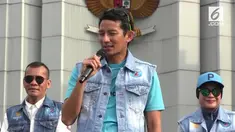 Cawapres Sandiaga Uno menjanjikan akan melunasi utang emak-emak rumah tangga.