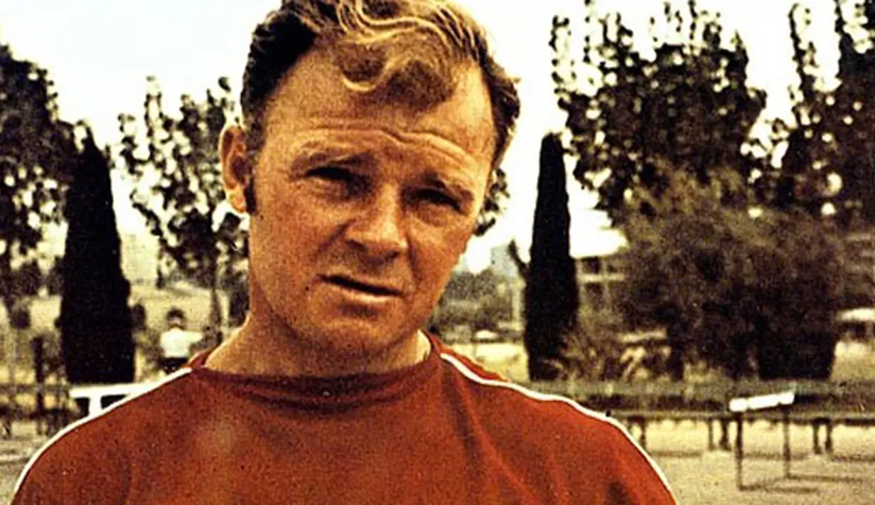 Ladislao Kubala adalah seorang penyerang hebat asal Hungaria dengan kekuatan tendangan yang menakutkan. Selama membela El-Barca, ia telah mencetak 194 gol (fcbarcelona.com)
