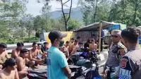 Puluhan pengendara dari anggota salah satu komunitas motor terjaring polisi di kawasan Puncak, Kabupaten Bogor, Minggu (14/5/2023). (Foto:Istimeewa)