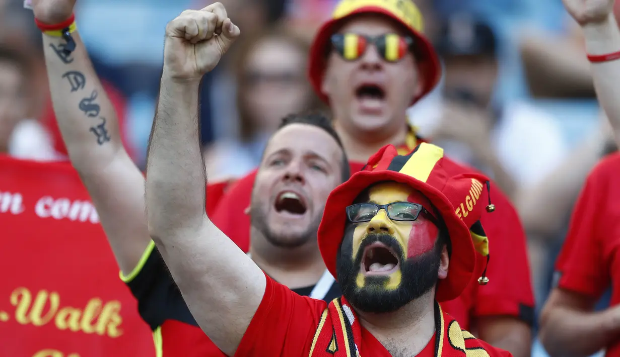 Para suporter Belgia saat pertandingan melawan Panama pada laga Piala Dunia 2018 di Stadion Fisht, Senin (18/6/2018). Belgia menang 3-0 atas Panama. (AP/Matthias Schrader)
