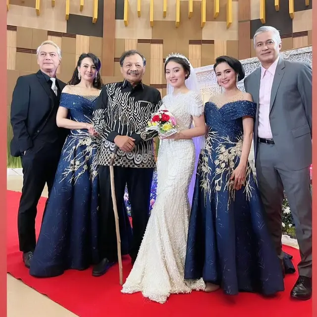 Aktor Eeng Saptahadi Meninggal Dunia, Ini 6 Potret Kenangannya Bareng Rekan Artis