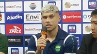 Ciro Alves dalam konferensi pers setelah laga Persib Bandung verus Persija Jakarta di Stadion GBLA, Kota Bandung, Rabu (11/1/2023). (Bola.com/Erwin Snaz)