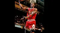 Sampai sekarang, nama Michael Jordan masih terkenal dan bahkan melegenda dengan julukannya 'Air Walk Jordan'. 