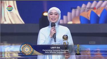 Lesti Kejora raih penghargaan Indonesian Dangdut Awrads sebagai Penyanyi Dangdut Solo Wanita Terpopuler