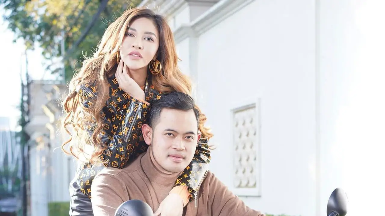 7 Potret Crazy Rich Malang Gilang Widya Pramana dan Istri, Selalu Harmonis