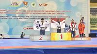 Taekwondoin Indonesia, Defia Rosmaniar, meraih medali emas pada nomor individual Poomsae putri Kejuaraan Asia Taekwondo di Ho Chi Minh, Vietnam, 24-28 Mei 2018. (Timnas Taekwondo Indonesia)