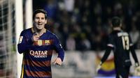 Lionel Messi mencetak hat-trick saat membawa Barcelona menang 5-1 atas Rayo Vallecano pada laga La Liga, di Estadio del Rayo Vallecano, Madrid, Jumat (4/3/2016) dini hari WIB. (AFP/Pierre-Philippe Marcou)
