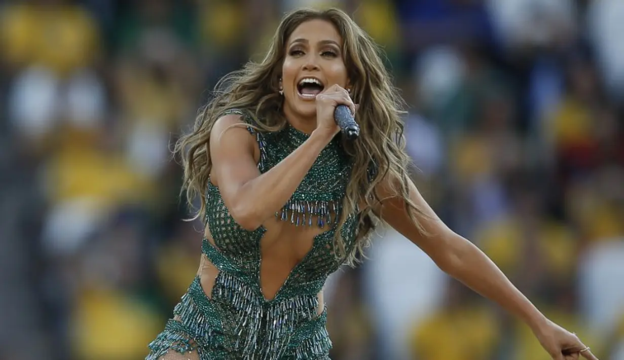 Aksi mantan istri Marc Anthony itu saat memeriahkan acara pembukaan Piala Dunia 2014 di Brasil, Kamis (12/6/14). (AFP PHOTO/Pedro Ugarte) 