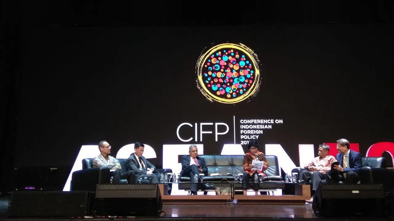 Direktur Jenderal Kerja Sama ASEAN Kementerian Luar Negeri, Jose Tavares mengatakan, ada banyak pencapaian dan hambatan yang ditemui ASEAN sejak terbentuk 50 tahun lalu. (Liputan6.com/Teddy Tri Setio Berty)