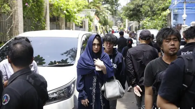 Ashraf Sinclair Meninggal, Ini 7 Potret Seleb yang Melayat ke Rumah Duka