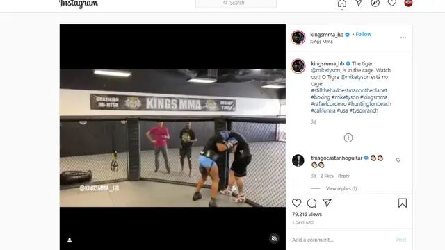 Mike Tyson menjalani sparring partner di dalam oktagon MMA