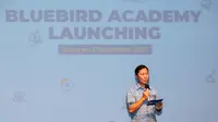 Direktur Utama PT Blue Bird Tbk Sigit Priawan Djokosoetono memberi sambutan pada peluncuran Bluebird Academy di Jakarta  (7/12/2022). (Liputan6.com)