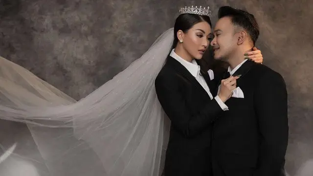 7 Gaya Pemotretan Keluarga Ruben Onsu dengan Tema Hitam, Kompak Banget