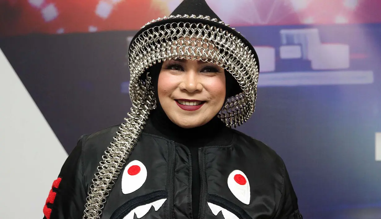 Lagu Bunda yang dibuat oleh Melly Goeslaw menjadi salah satu tema lagu ibu yang paling dahsyat. Liriknya benar-benar mengaduk perasaan para pendengar. (Deki Prayoga/Bintang.com)