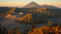 Gunung Bromo di Jawa Timur (sumber: iStock)