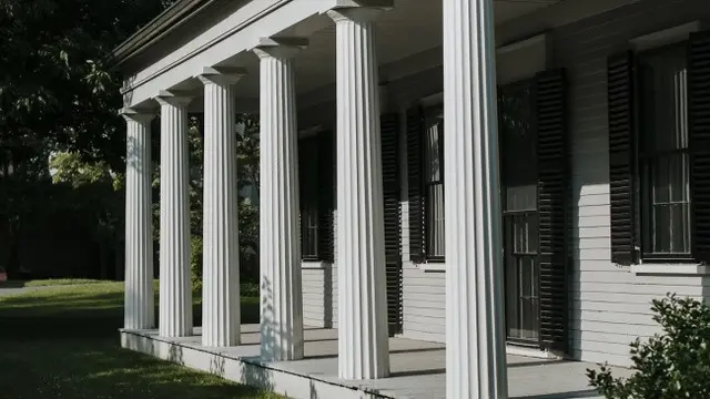 Ilustrasi Rumah dengan Pilar Klasik (Credit: Aubrey Odom/Unsplash)