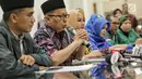 Sekjen PPP Asrul Sani menggelar konferensi pers terkait penetapan status tersangka Ketum PPP Romahurmuziy oleh KPK di Jakarta, Sabtu (16/3). PPP akan segera melakukan rapat pengurus harian untuk menentukan nasib Romahurmuziy. (Liputan6.com/Faizal Fanani)