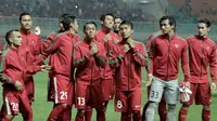 Pemain Timnas Indonesia saat melawan Thailand pada laga persahabatan di Stadion Pakansari, Bogor, Minggu, (03/6/2018). Indonesia bermain imbang 0-0 dengan Thailand. (Bola.com/M Iqbal Ichsan)