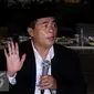 Mantan Ketua DPR RI, Ade Komarudin, saat memberikan keterangan kepada media di Jakarta, Senin malam (5/12).  Usaha tersebut ia tempuh untuk mengembalikan nama baiknya usai di berhentikan MKD sebagai Ketua DPR. (Liputan6.com/JohanTallo)