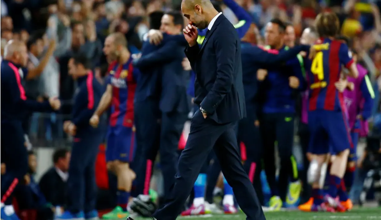 Ekspresi kekecewaan pelatih Bayern Muenchen, Pep Guardiola, setelah timnya kebobolan. (Reuters/Kai Pfaffenbach)