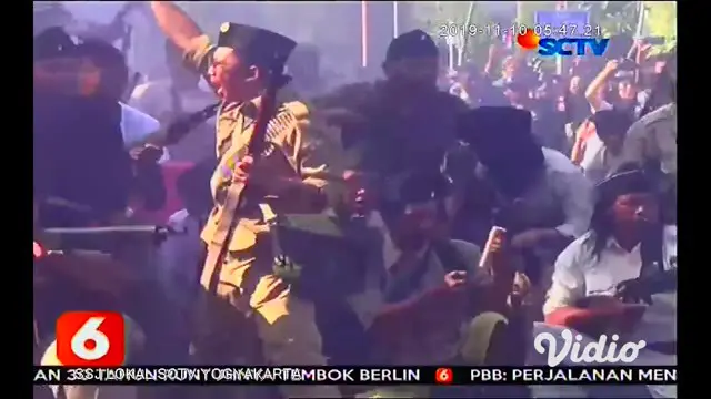 Pidato Bung Tomo, membakar semangat segenap arek Surabaya untuk mempertahankan kemerdekaan, mengawali aksi teatrikal pertempuran heroik 10 November yang diselenggarakan dalam rangkaian, acara parade Surabaya Juang 2019.