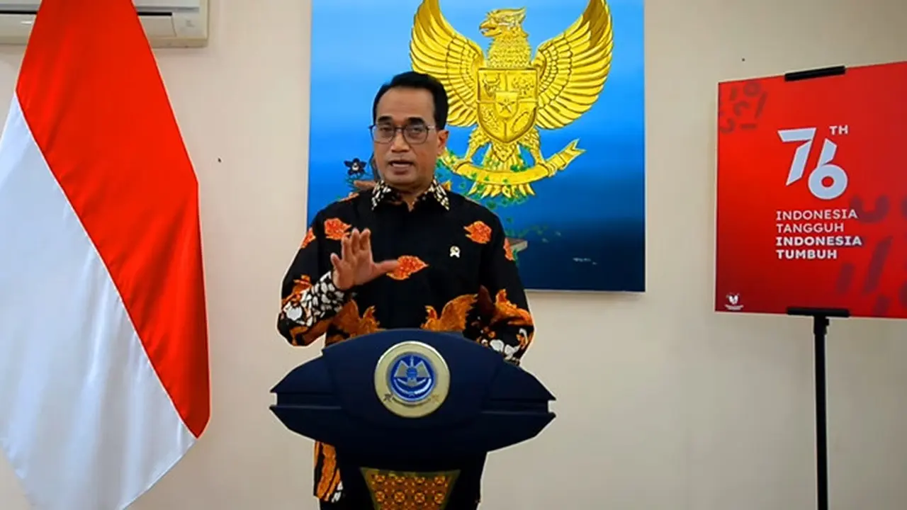Menhub Budi Karya menyampaikan sambutan dalam Indonesia Smart Airport Forum 2021 (ISAF 2021), Rabu (18/8/2021)