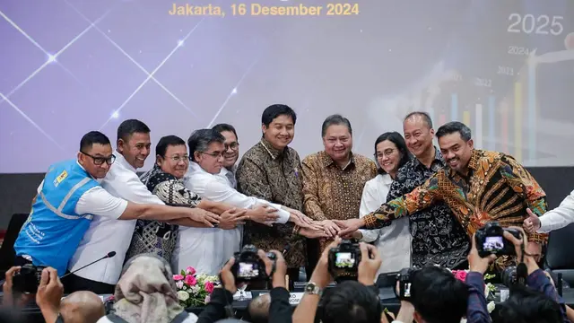 Konferensi Pers Paket Kebijakan Ekonomi untuk Kesejahteraan di Kantor Kementerian Koordinator Bidang Perekonomian, Jakarta, Senin (16/12/2024).