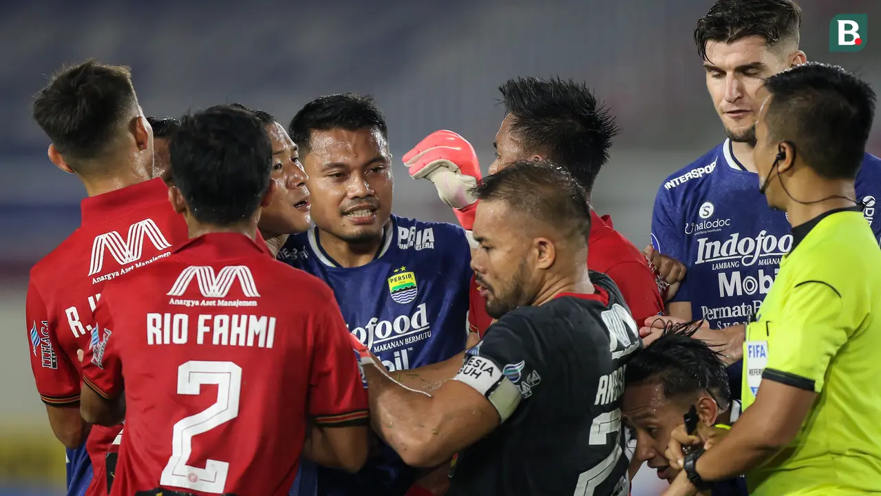Foto: Persija Jakarta Patahkan Rekor Belum Terkalahkan Persib Bandung di BRI Liga 1 2021 / 2022