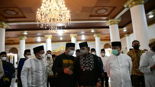 Gubernur DKI Jakarta Anies Baswedan dan Ridwan Kamil bertemu di Sumedang, Jawa Barat. (Istimewa)