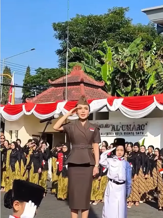 Potret Yuni Shara Jadi Pembina Upacara Kemerdekaan di PAUD Miliknya, Tampil Anggun Curi Perhatian Publik