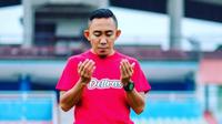 Rendi Irwan, saksi hidup Timnas Indonesia dibantai Bahrain 10-0, berdoa Shin Tae-yong membalas kekalahan memalukan yang terjadi 12 tahun silam. (Bola.com/Gatot Sumitro)