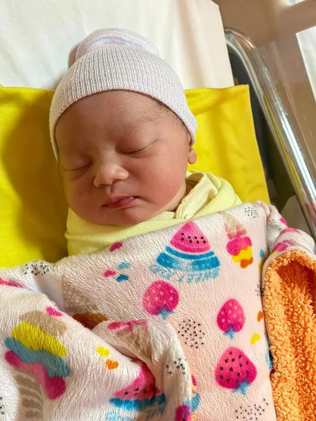 8 Tahun Menanti, Ini 5 Momen Haru Bedu Dikaruniai Anak Perempuan