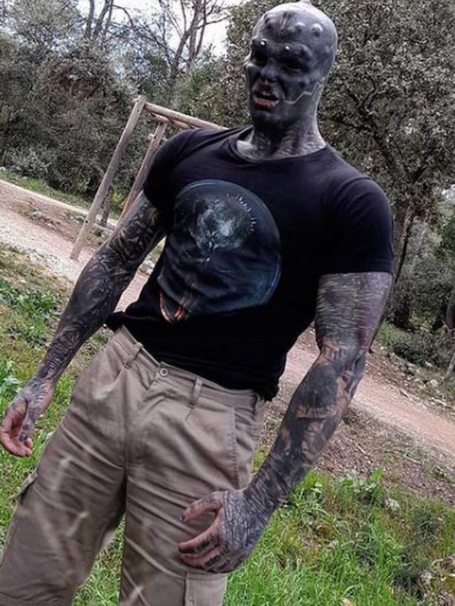 Terobsesi Menjadi Alien, Pria Ini Lakukan Modifikasi Ekstrem pada Tubuhnya