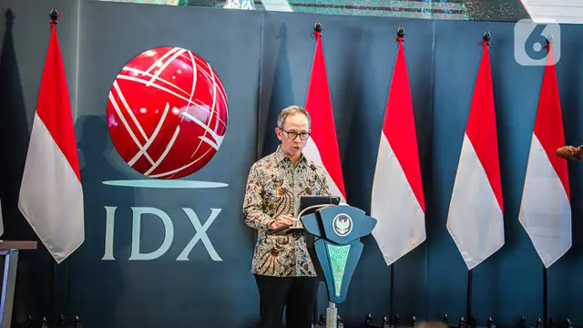 Ketua Dewan Komisioner OJK Mahendra Siregar