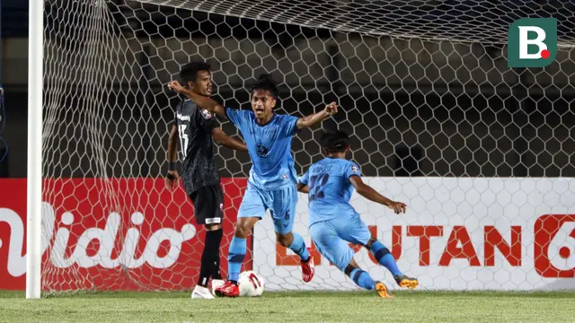 FOTO: Madura United Geser PS Sleman usai Bermain Imbang 1-1 dengan Persela Lamongan - Akbar