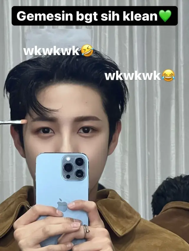 Semakin Melokal, Renjun NCT Dream Pamer Catwalk di Zebra Cross Citayam Fashion Week