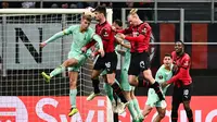 AC Milan menutup paruh pertama pertandingan dengan dua gol tambahan dari Tijjani Reijnders di menit ke-44 dan Ruben Loftus-Cheek (45+1). (GABRIEL BOUYS/AFP)