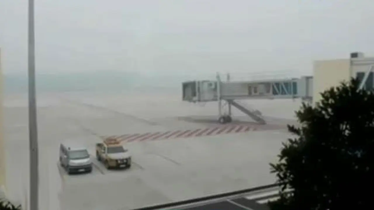 Kabut Asap Tebal Kembali Lumpuhkan Bandara di Pekanbaru