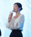 Kedatangan Song Hye Kyo ke Indonesia disambut meriah oleh para penggemarnya. [Foto: Daniel Kampua/Fimela]