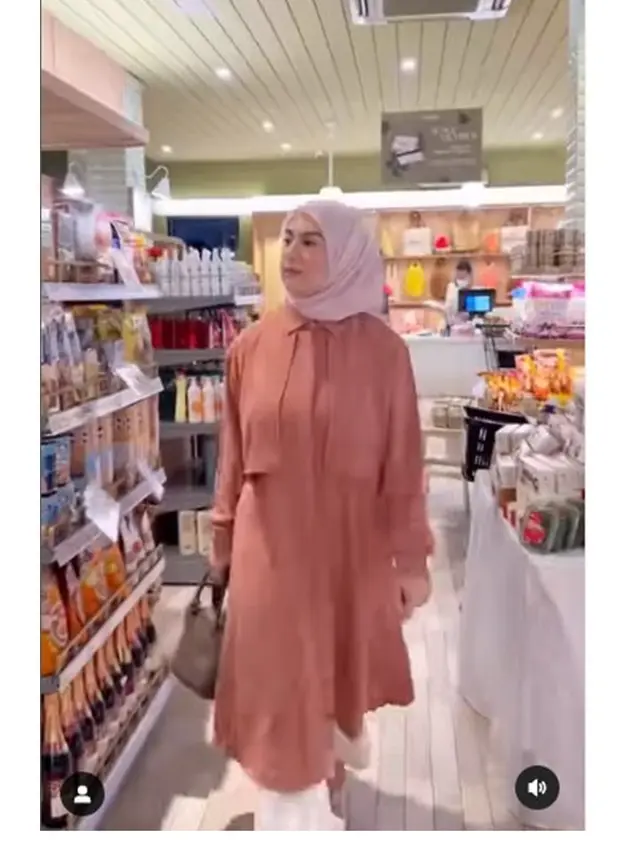 8 Momen Irish Bella saat Belanja, Cincin Nikah Tak Lagi Dipakai Bikin Salah Fokus